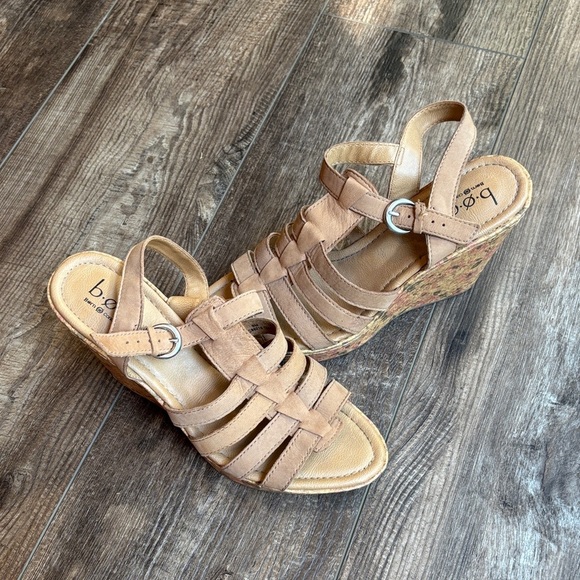 b.o.c. Tan Strappy Sandals with flower heel Women’s Size 9 - Picture 8 of 12